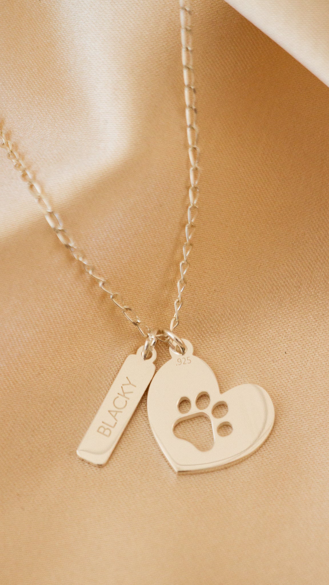 COLLAR HUELLITA Y 3 PLACAS