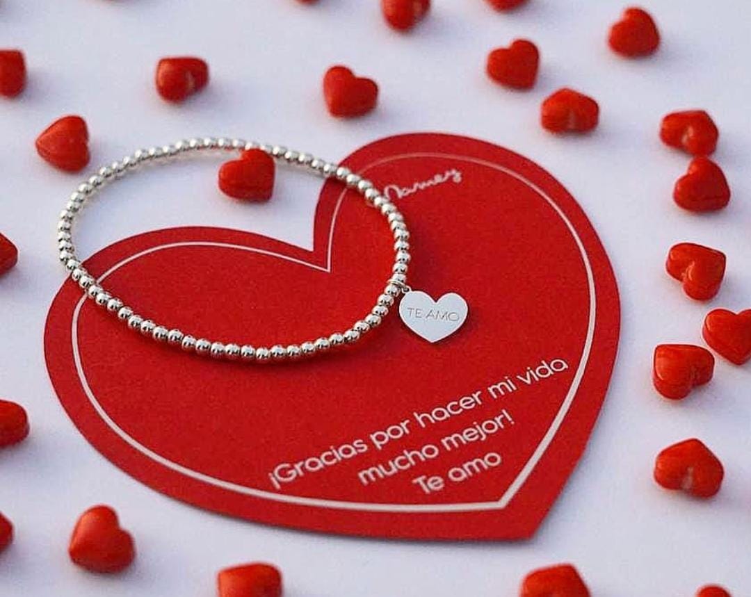 PULSERA DE ESFERAS Y CORAZÓN