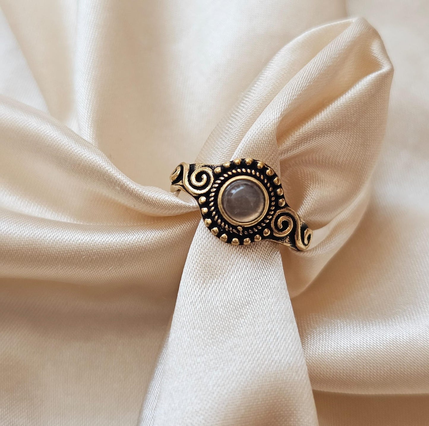 ANILLO CUARZO BLANCO PUNTEADO