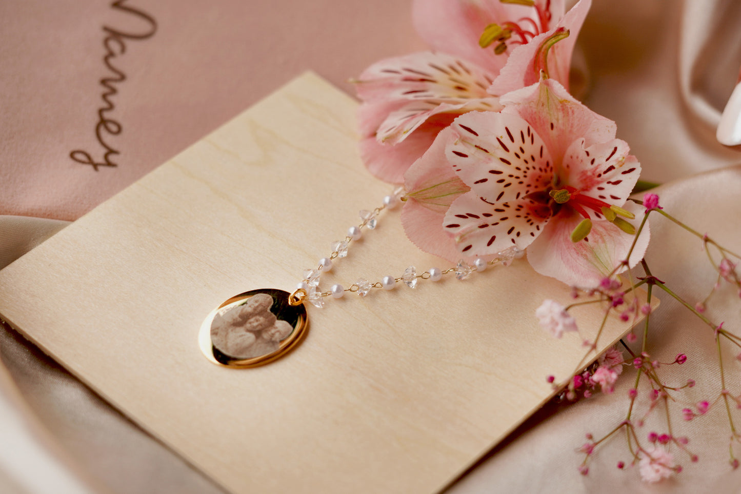 MEDALLA EN COLLAR CRISTALES