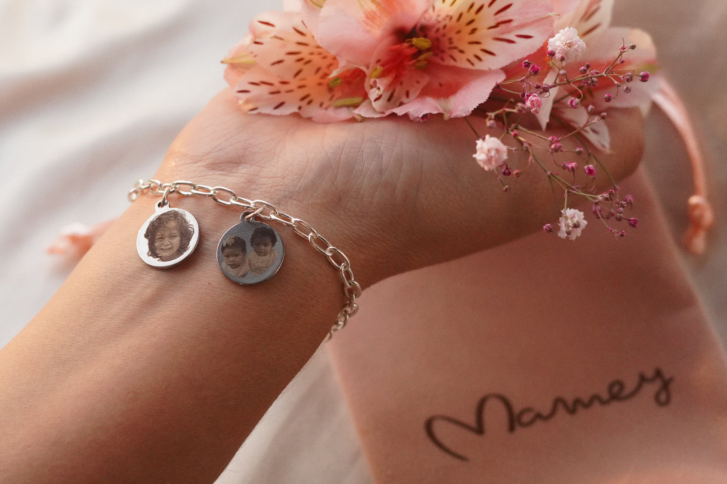 PULSERA PLATA CON MEDALLAS